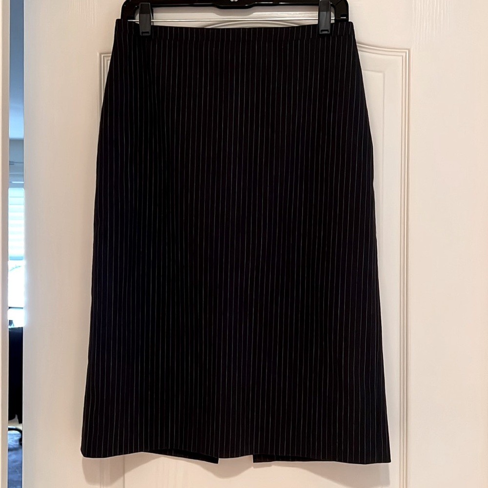 Banana Republic knee length skirt Sz 6 - perfect for office